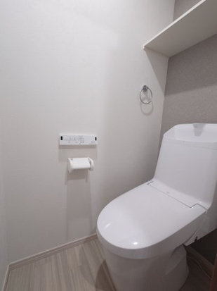 THE NOBLES 諏訪野町Ⅱのトイレ|嬉しい温水洗浄便座付き♪