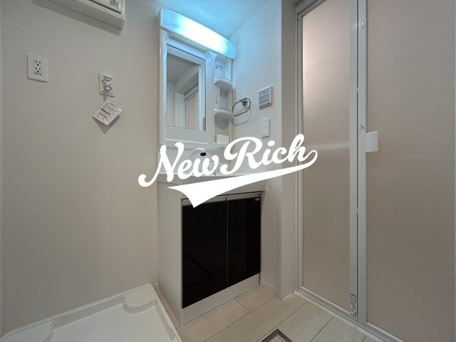 前橋市上小出町３丁目のアパートの独立洗面台