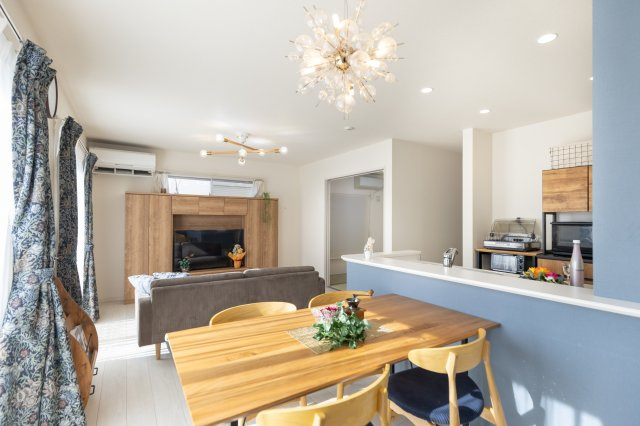 【居間・リビング】 | 小牧市大字上末字南中３００８番地１０