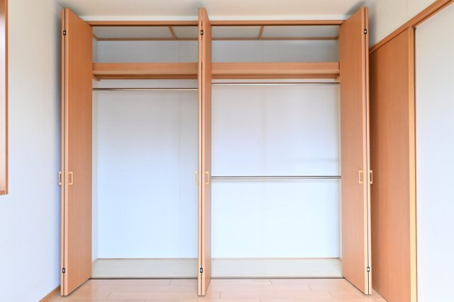 【収納】 | 大泉町吉田　中古住宅 | 寝室にはひろびろとしたクローゼットがついておりおしゃれなご家族もうれしい空間です♪