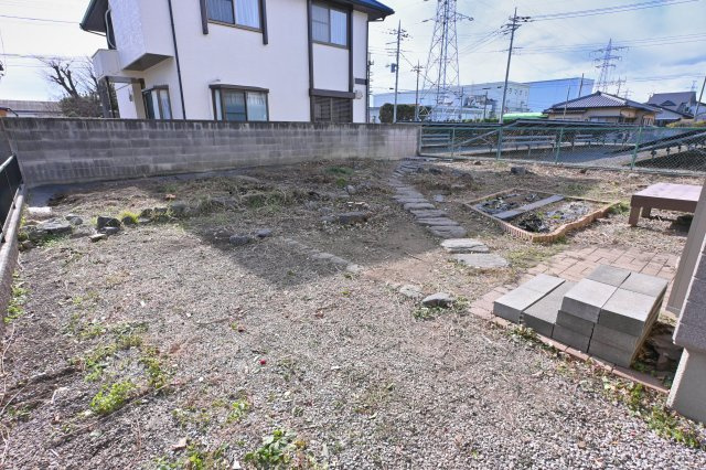 【庭】 | 大泉町吉田　中古住宅 | 広いお庭でBBQやガーデニング、ドッグランなど夢が広がりますね♪