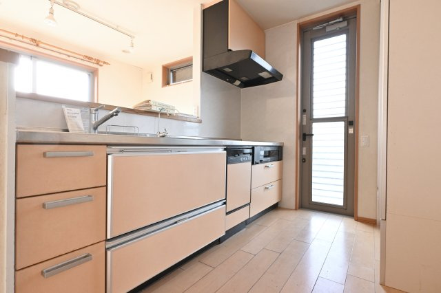 【キッチン】 | 大泉町吉田　中古住宅 | 人気の対面式キッチン。お食事の準備をしながらでもご家族とのコミュニケーションを楽しめます♪