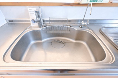 【キッチン】 | 大泉町吉田　中古住宅 | システムキッチンは女性目線で設計されており、シンクも広く使いやすい設計です♪