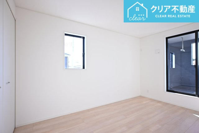 【内装】 | 桐生市相生町第17　クレイドルガーデン　1号棟 | 二面採光で明るいお部屋♪