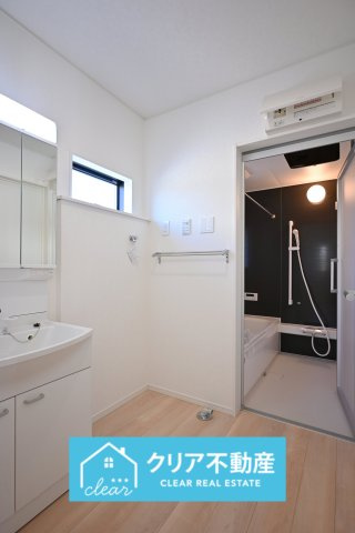 【脱衣所】 | 桐生市相生町第17　クレイドルガーデン　1号棟 | 広々とした脱衣所でドラム式洗濯機も置けます♪