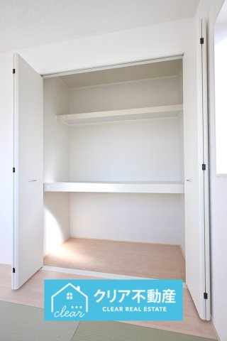 【収納】 | 桐生市相生町第17　クレイドルガーデン　1号棟 | 大容量の収納スペース！リビングから続き間のため出し入れ楽チン♪