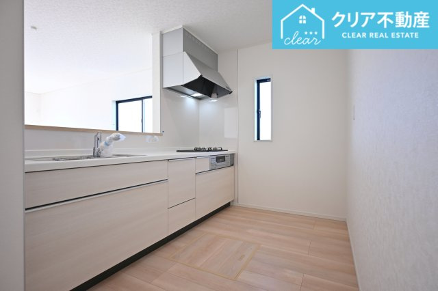 【キッチン】 | 桐生市相生町第17　クレイドルガーデン　1号棟 | 対面タイプならキッチン内にいながらご家族やお客様との会話が楽しめます