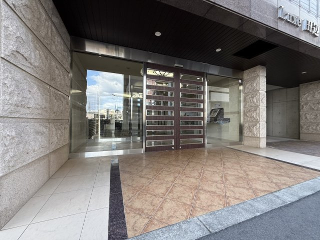 Luxe田辺のエントランス