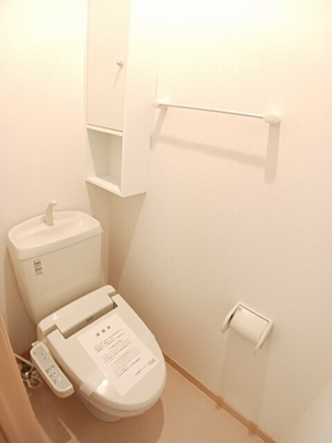 【トイレ】 | シェーン・ブルーメンＢ