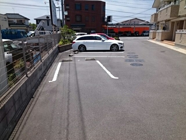 ラフィナート　Ⅰの駐車場