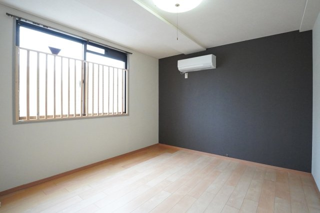 クリエート三田の洋室