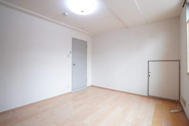 クリエート三田の洋室