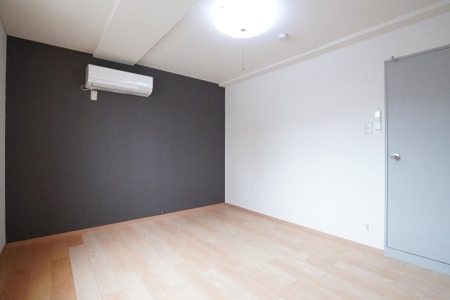 クリエート三田の洋室