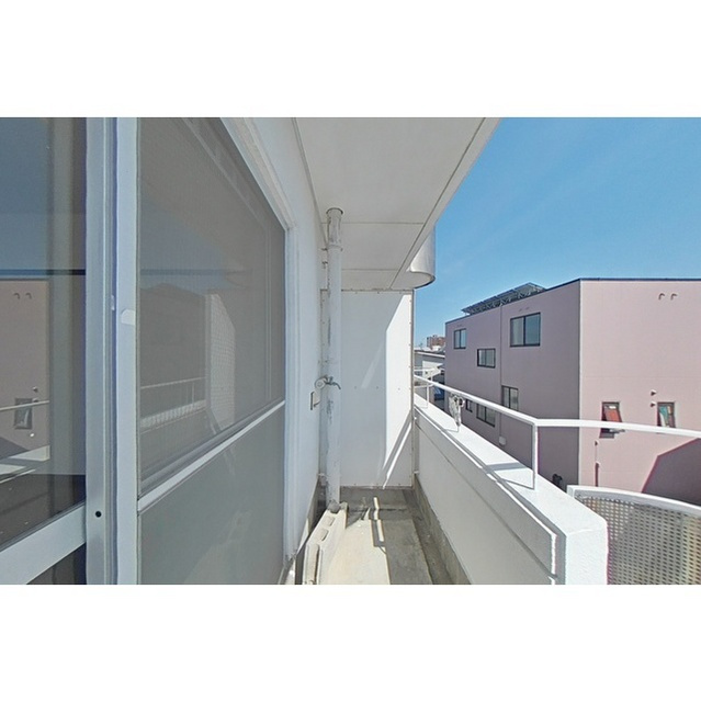 瑞穂市稲里のアパートのバルコニー
