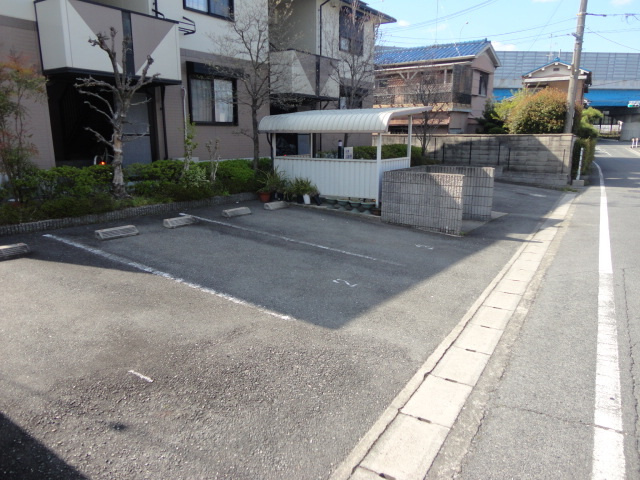 ハイツ水辺の里の駐車場