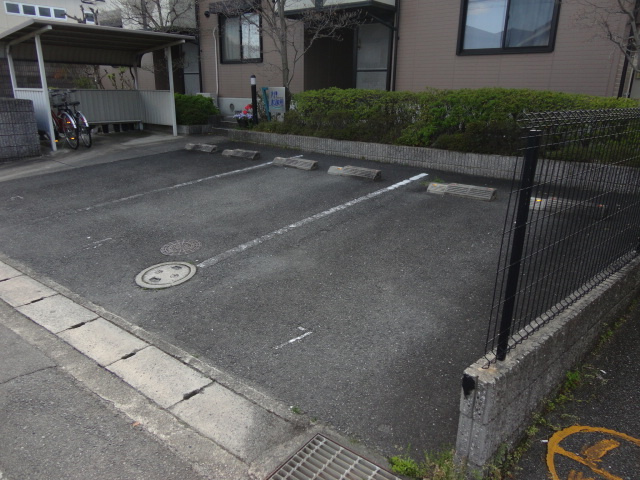 ハイツ水辺の里の駐車場