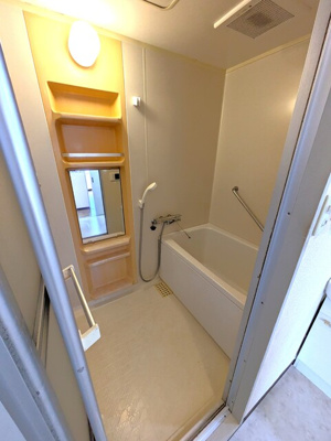 ☆鏡付きの浴室☆