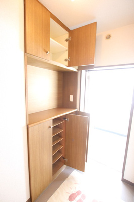 シューズボックス付きの玄関です。