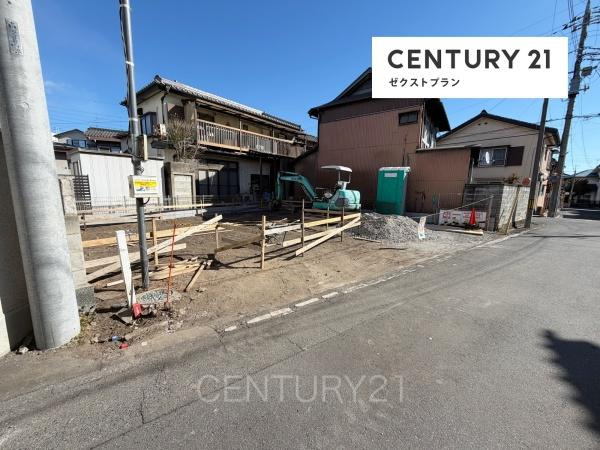 高崎市若松町255番 A号棟の前面道路含む現地写真