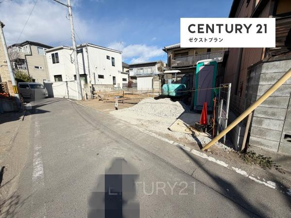 高崎市若松町255番 A号棟の前面道路含む現地写真