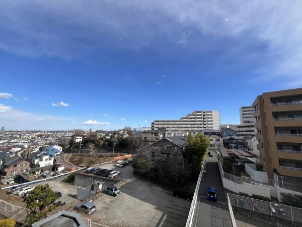 クレストフォルム日吉レインボーズヒルパークサイド棟のその他|バルコニーからの景色です。日差しを遮る大きな建物が近くには無く風通しもとてもよく気持ちがいいです。