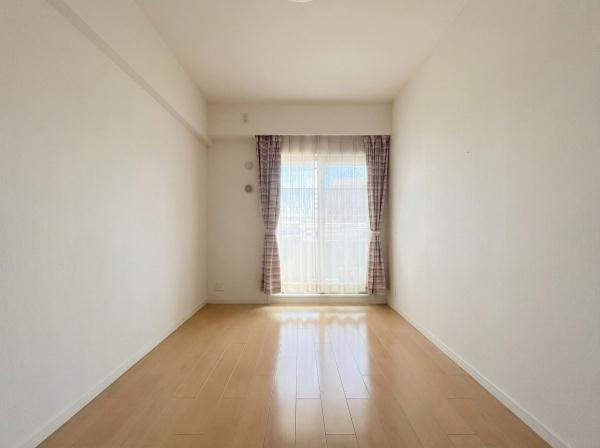 クレストフォルム日吉レインボーズヒルパークサイド棟の洋室|日当たりが良く気持ちの良い居室です♪
※AI加工による空室状態を再現したイメージ画像です。