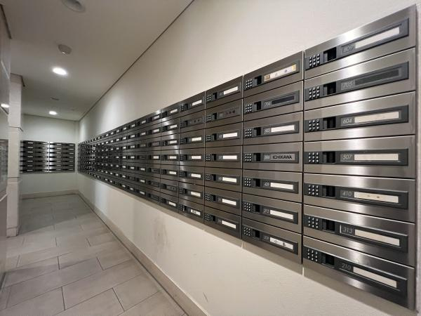 クレストフォルム日吉レインボーズヒルパークサイド棟のその他共用部分|ポスト広場も広々としています！