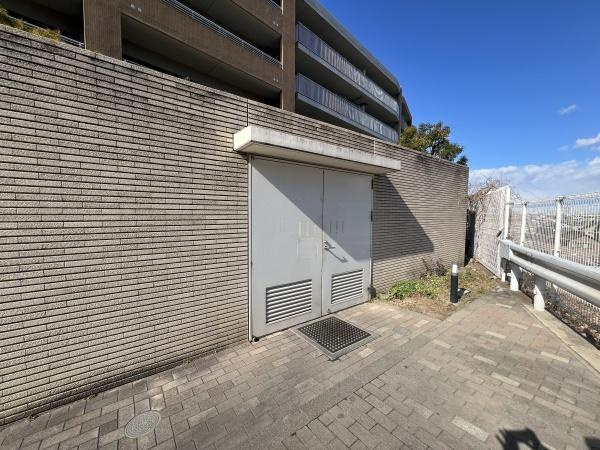 クレストフォルム日吉レインボーズヒルパークサイド棟のその他共用部分|ごみ捨て場も綺麗に管理されています♪