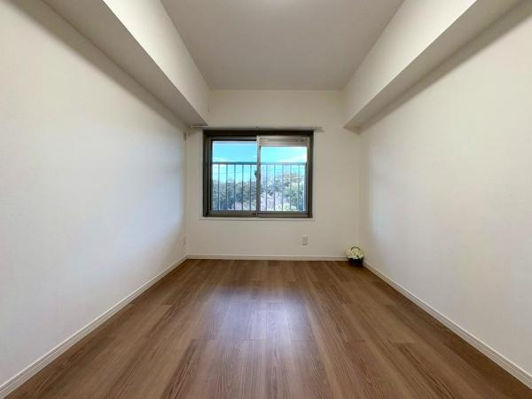 若葉台団地１・３号棟の寝室|寝室5帖！窓があり通風良好です。