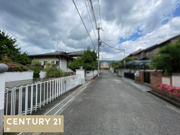 橋本市城山台2丁目　中古戸建の前面道路含む現地写真