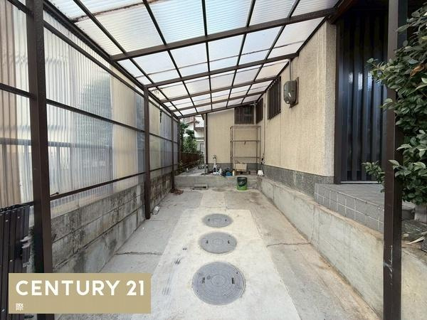 和歌山市栄谷　中古戸建の駐車場