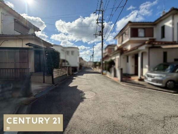和歌山市栄谷　中古戸建の前面道路含む現地写真