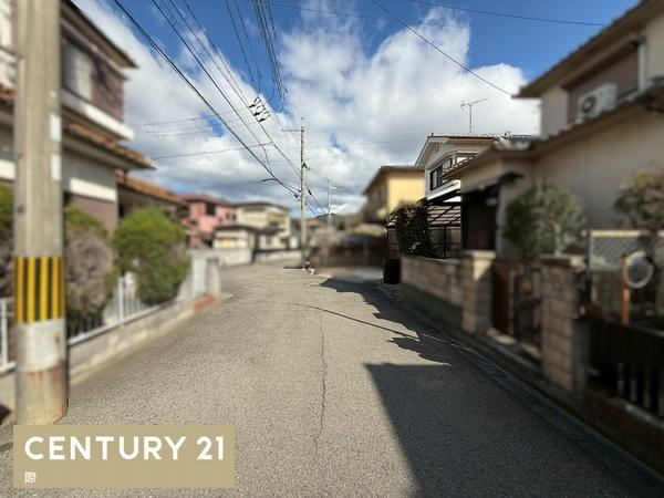 和歌山市栄谷　中古戸建の前面道路含む現地写真