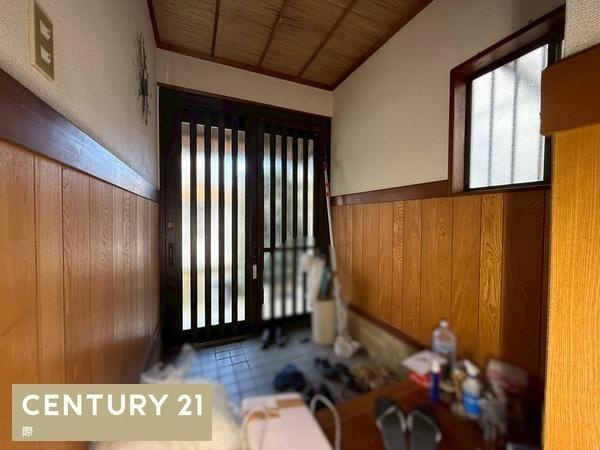 和歌山市栄谷　中古戸建の玄関