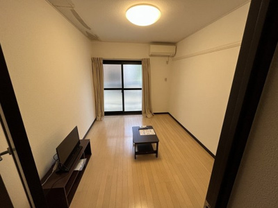 【居間・リビング】 | レオパレスホワイトヒルズ西生田 | 2階以上は絨毯仕様です。