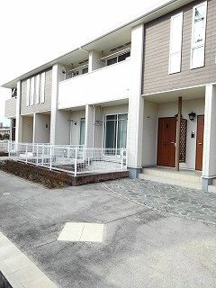 【エントランス】 | リバ－　イ－スト