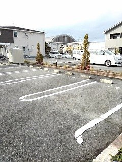 【駐車場】 | リバ－　イ－スト