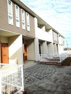 【エントランス】 | リバ－　イ－スト