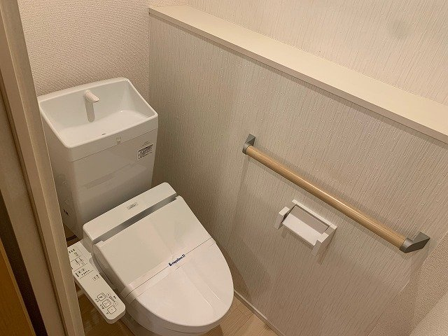 クレイノスリジエのその他|温水洗浄便座＆手摺付き♪