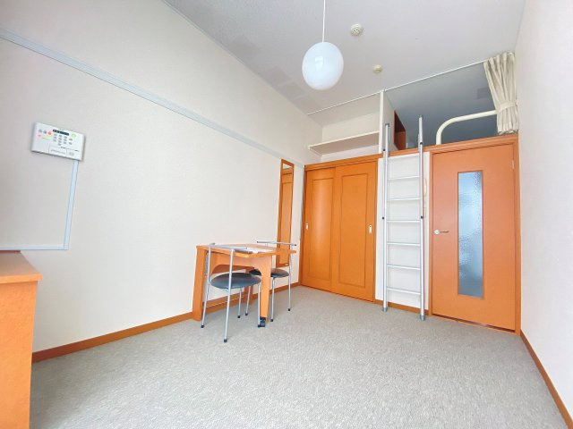 レオパレス南市場の居間・リビング