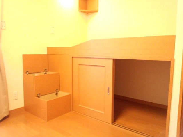 レオパレスフローラル北美町の居間・リビング