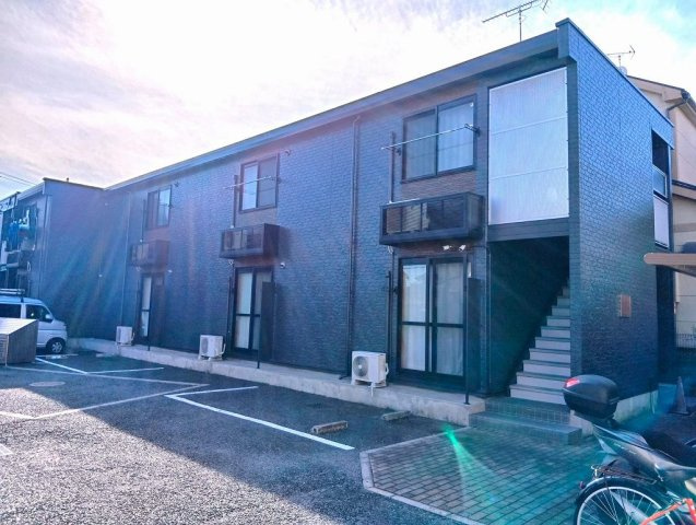 レオパレスフローラル北美町の外観