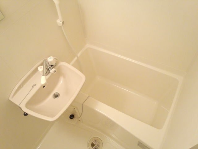 レオパレスフローラル北美町の浴室