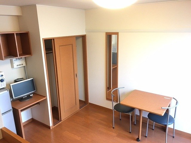 レオパレスフローラル北美町の居間・リビング