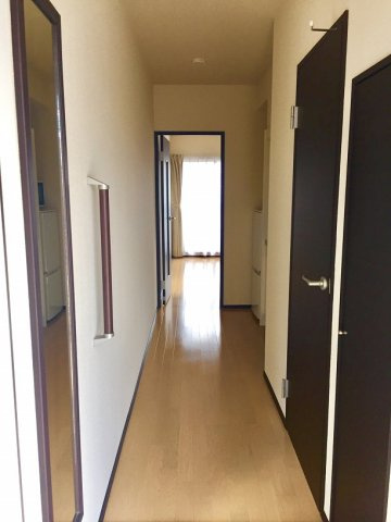 クレイノ山栄ハイツの玄関