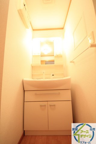 レーヴフロンスＢの独立洗面台|※類似部屋