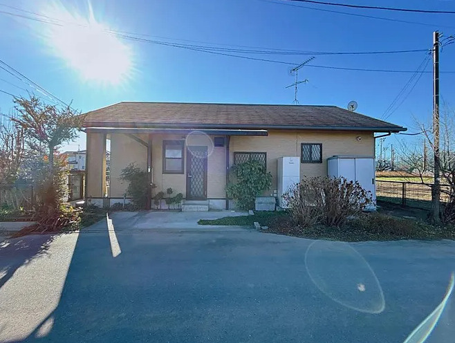 神川町新里　中古1499の駐車場