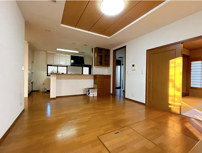 神川町新里　中古1499の居間・リビング