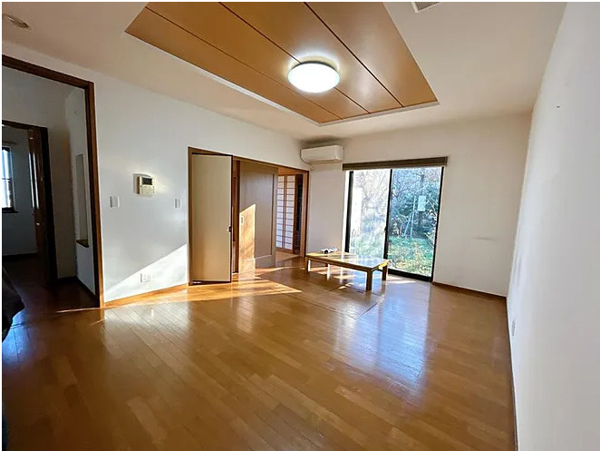 神川町新里　中古1499の居間・リビング