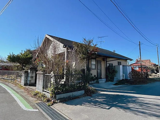 神川町新里　中古1499の前面道路含む現地写真